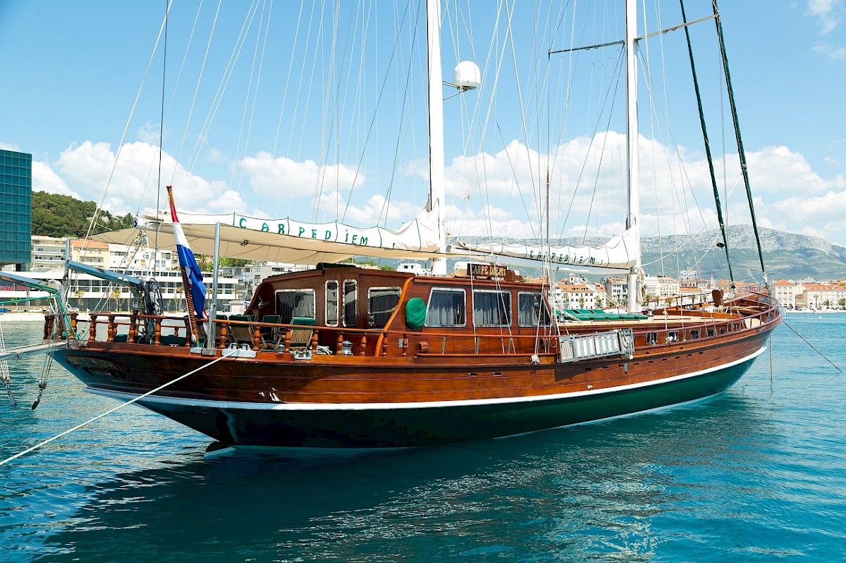 contact-yachts-210310-023193-001