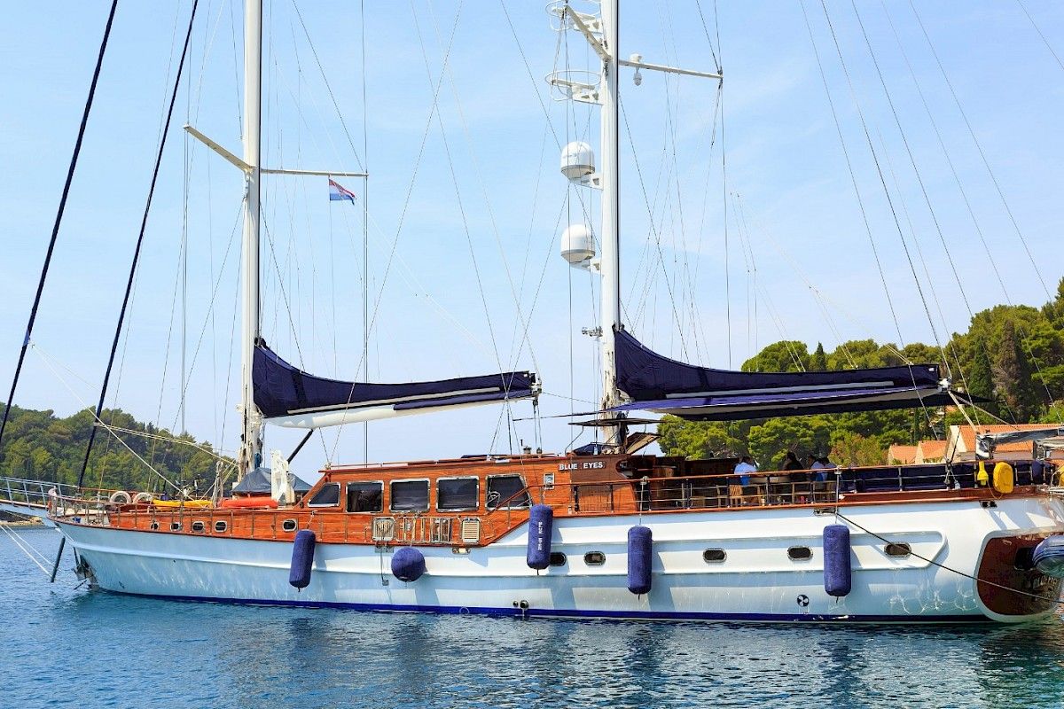 contact-yachts-210310-023317-001