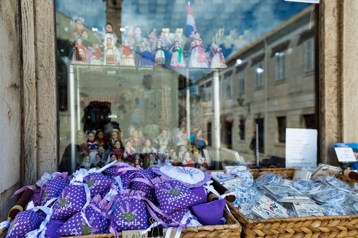 contact-yachts-210310-023392-001