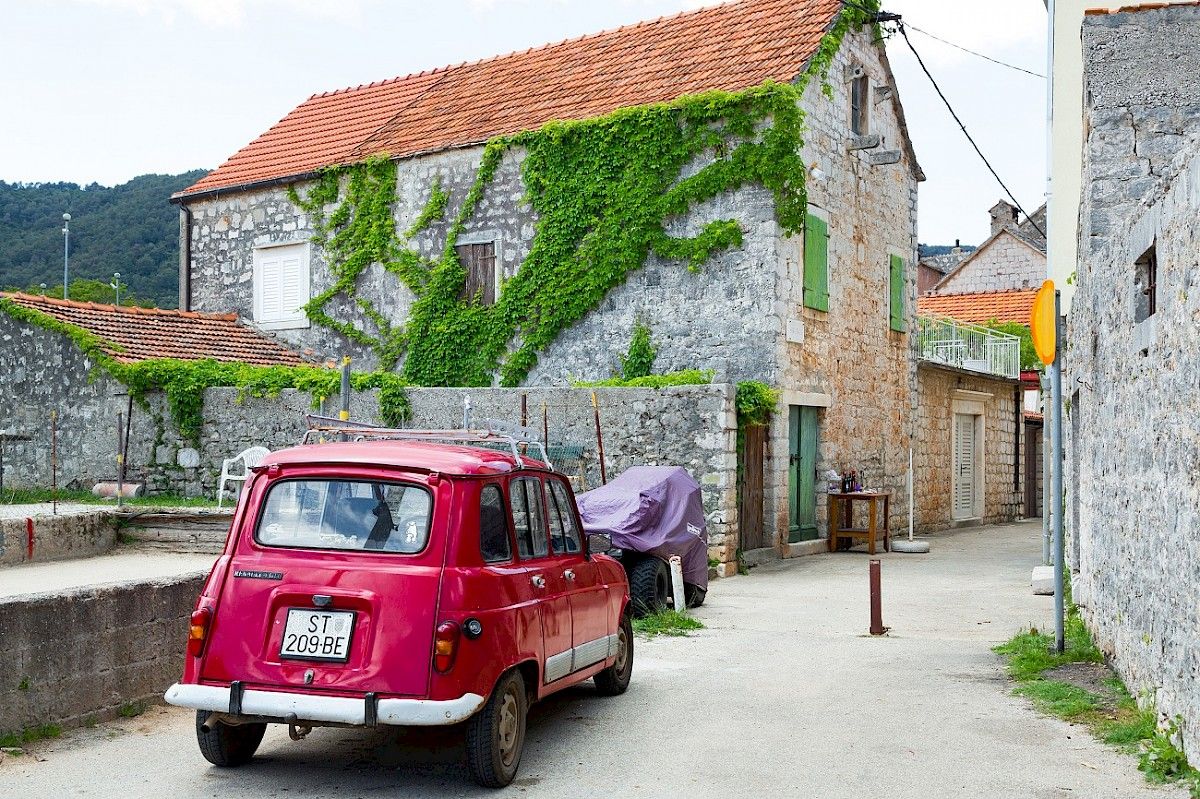 contact-yachts-210310-023394-001