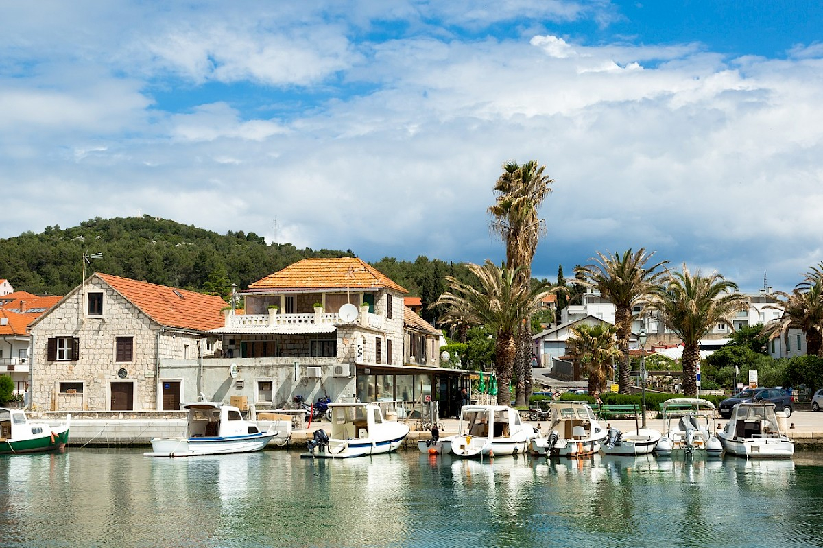 contact-yachts-210310-023395-001