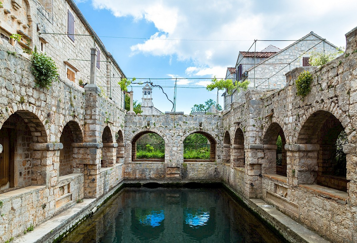 contact-yachts-210310-023396-001