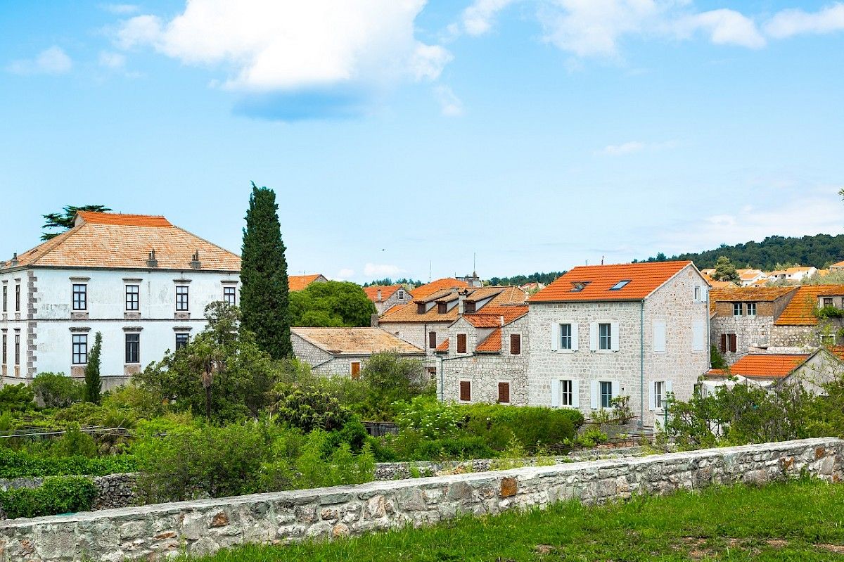 contact-yachts-210310-023399-001