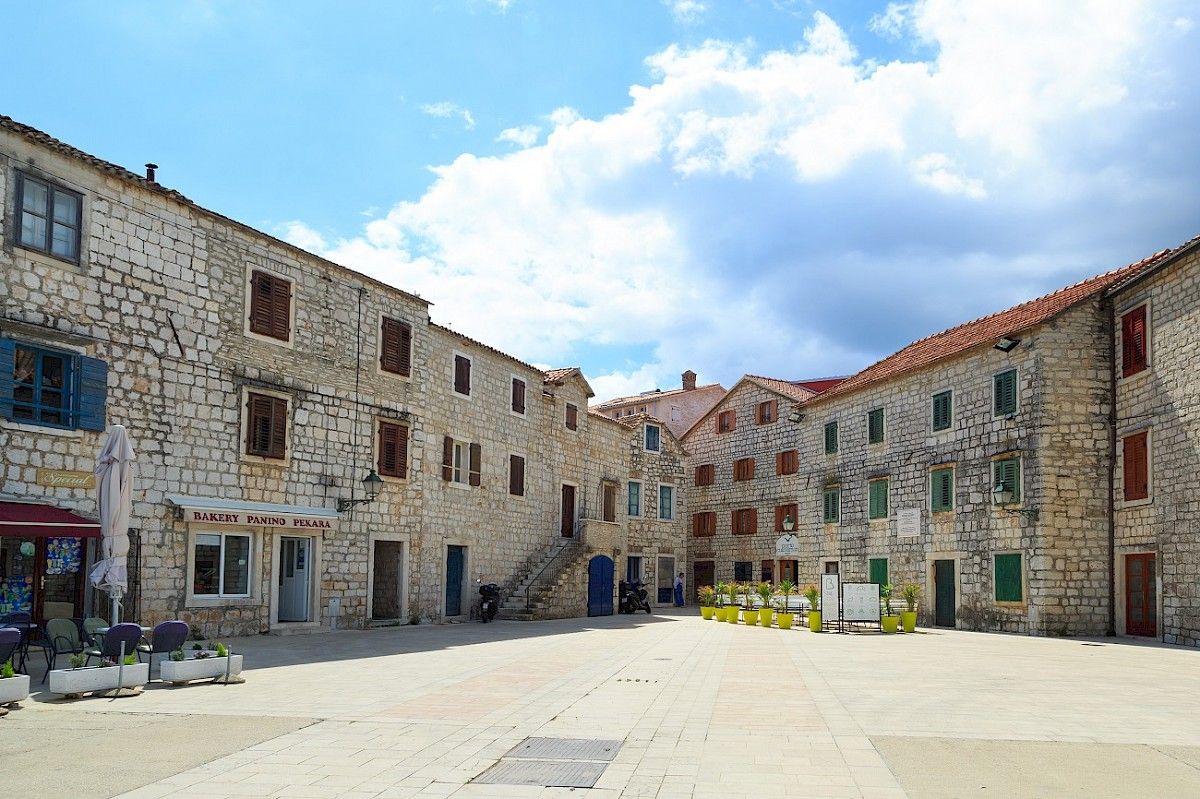 contact-yachts-210310-023403-001