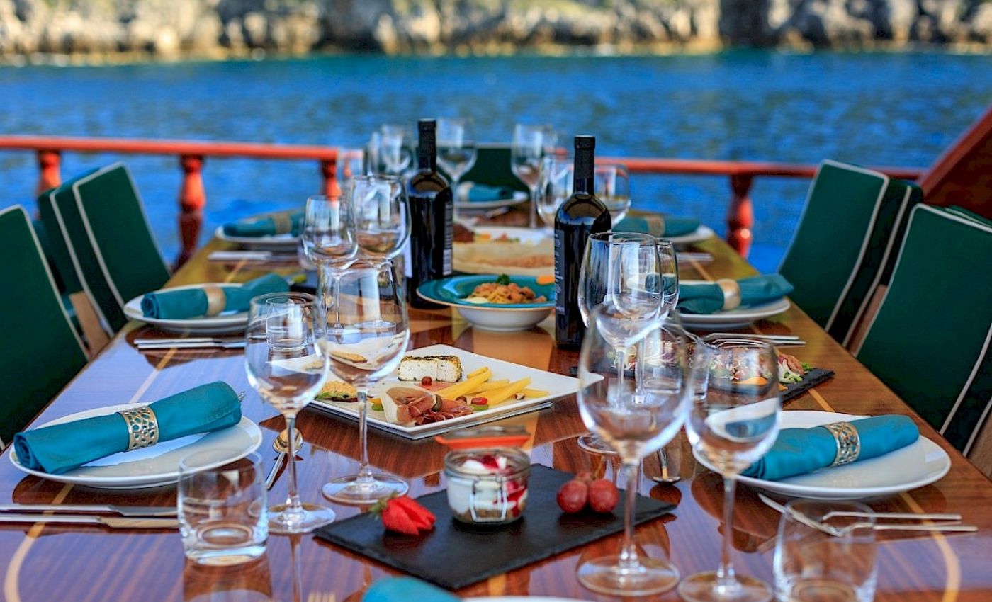 contact-yachts-210310-023486-001