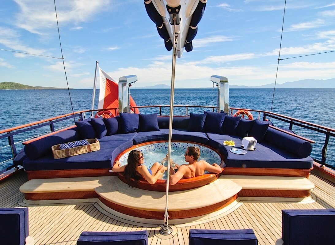 contact-yachts-210310-023702-001