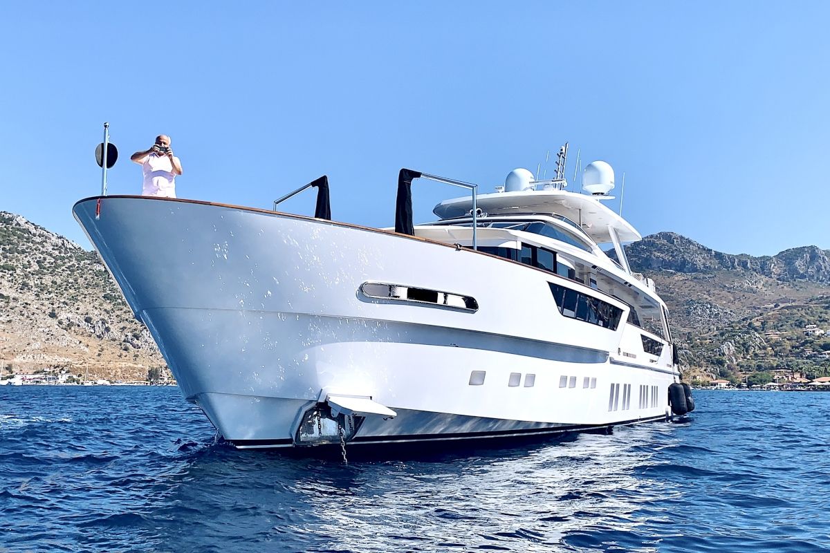 contact-yachts-221005-102401_0002