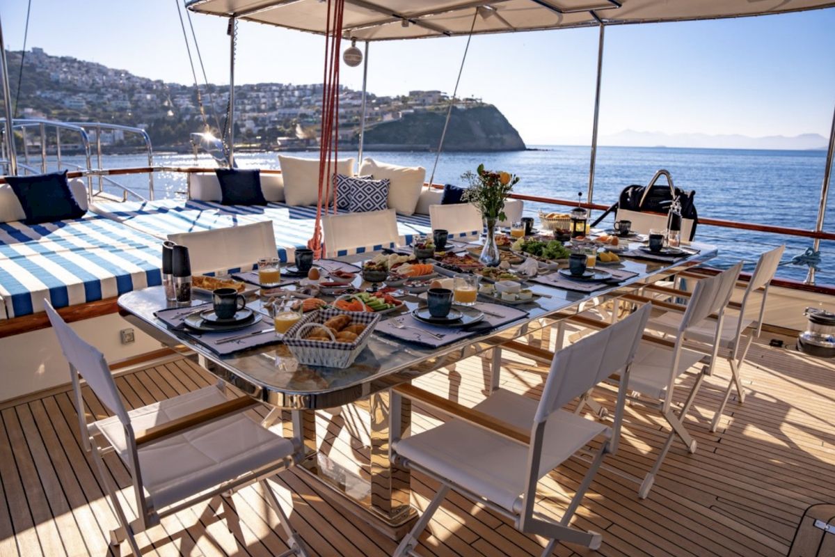 contact-yachts-231215-040033_0001