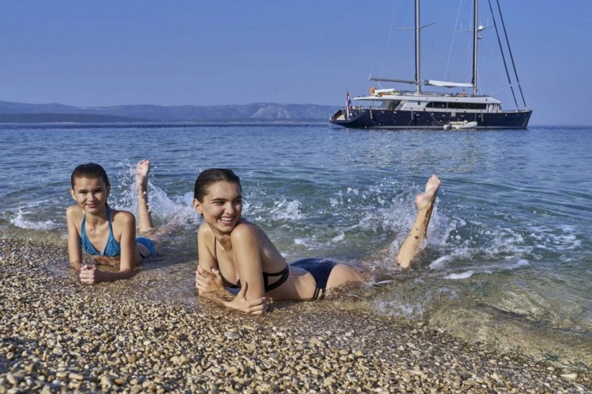 contact-yachts-231215-040033_0003