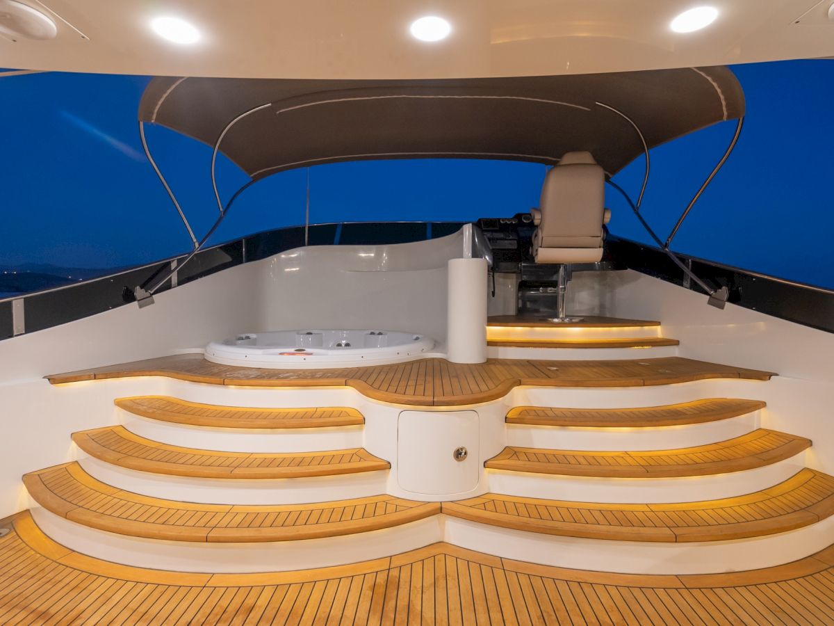 contact-yachts-240422-112031_0024