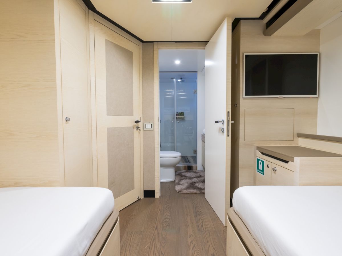 contact-yachts-240422-112031_0027