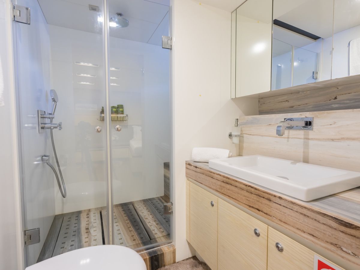 contact-yachts-240422-112031_0028