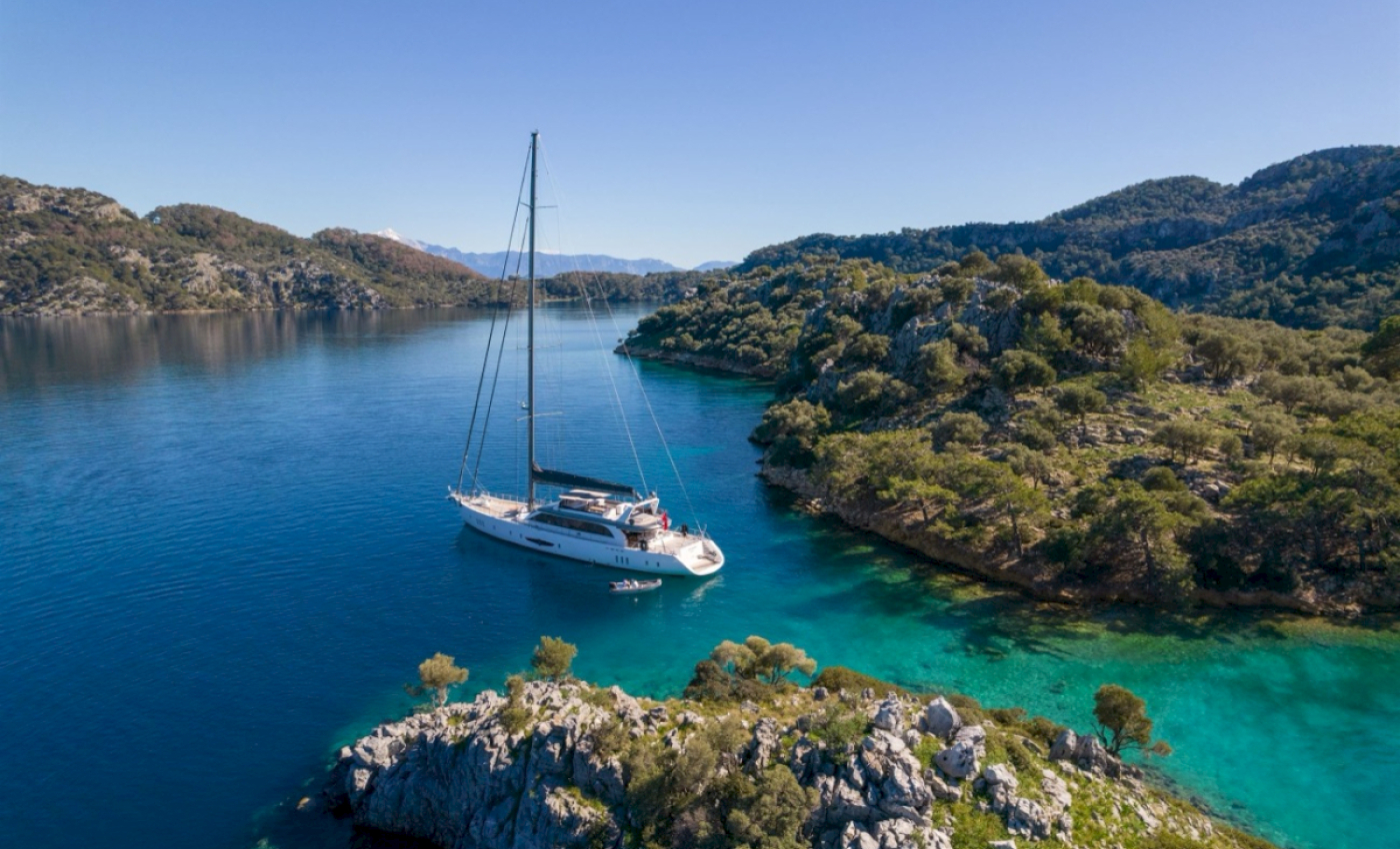 contact-yachts-260806-101806-2026-08-06-10-19-44