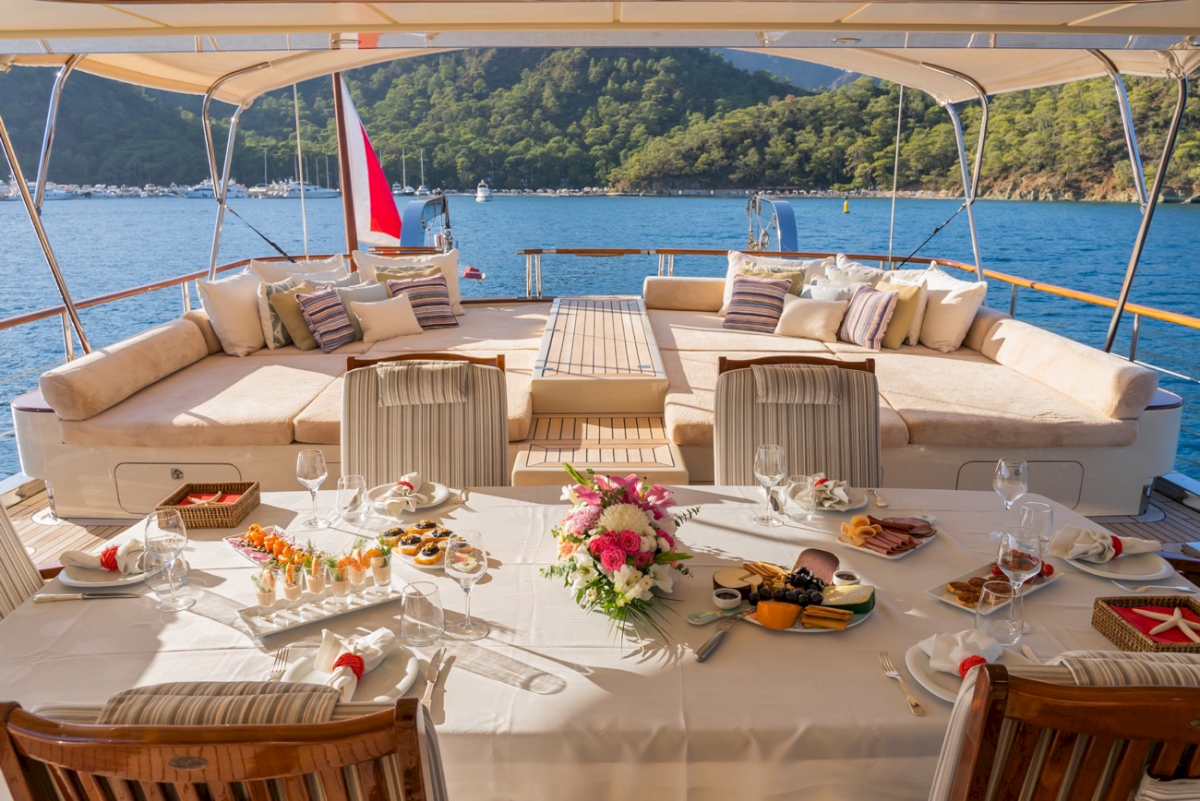 contact-yachts-260806-101957-2026-08-06-10-20-51