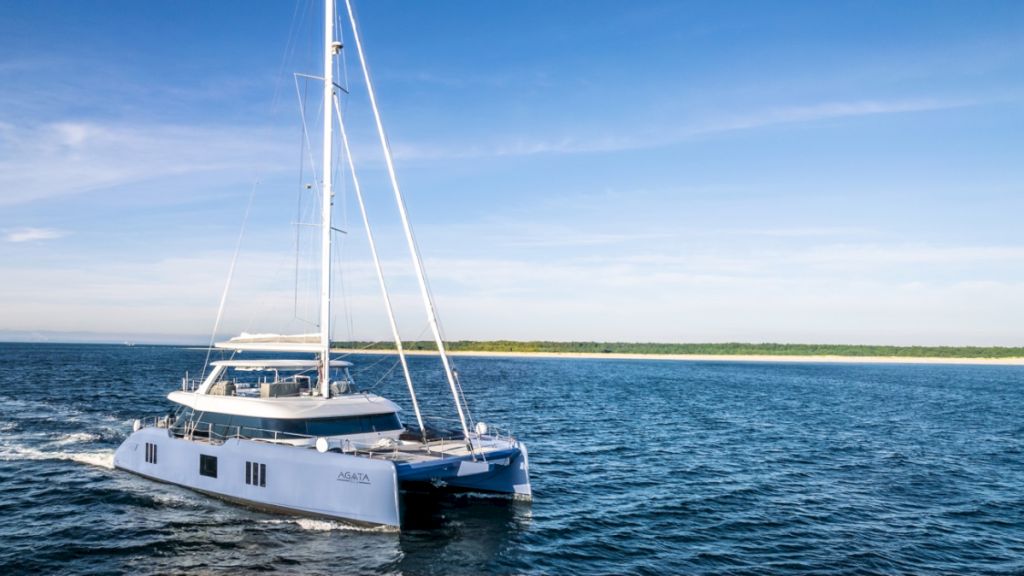 contact-yachts-agata-blue_0001