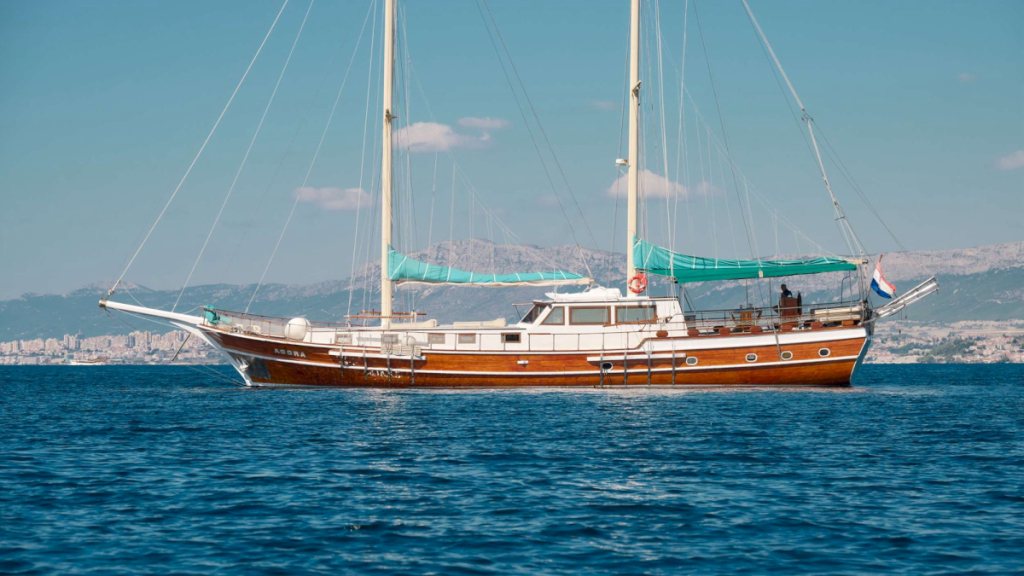 contact-yachts-agora_0010