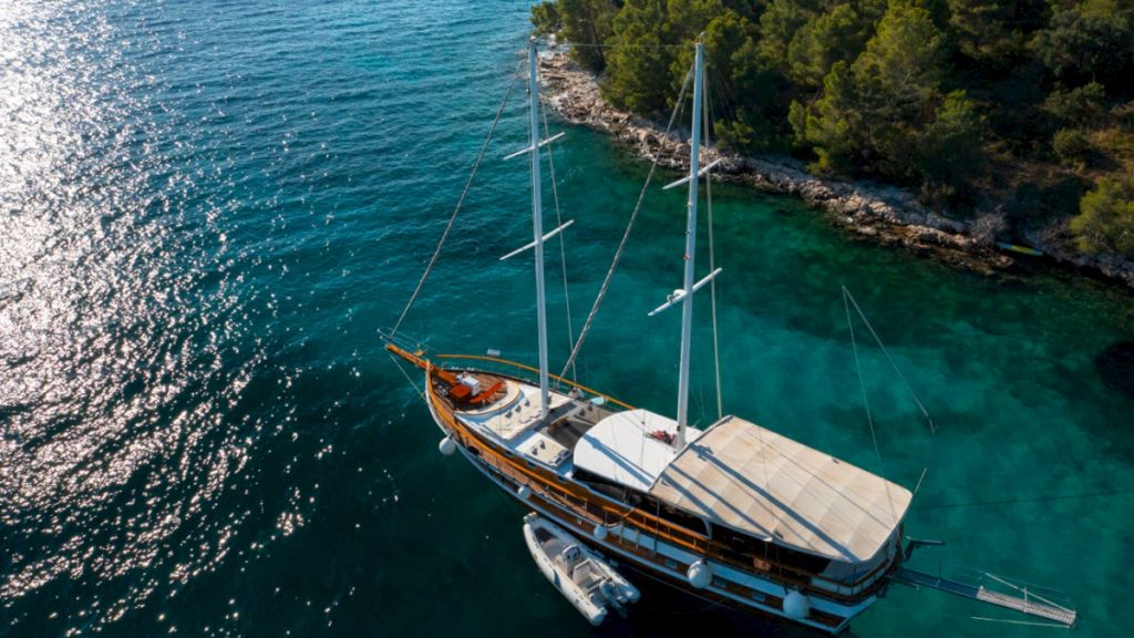 contact-yachts-allure_0037