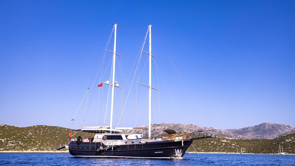 contact-yachts-aqua-bella_0002