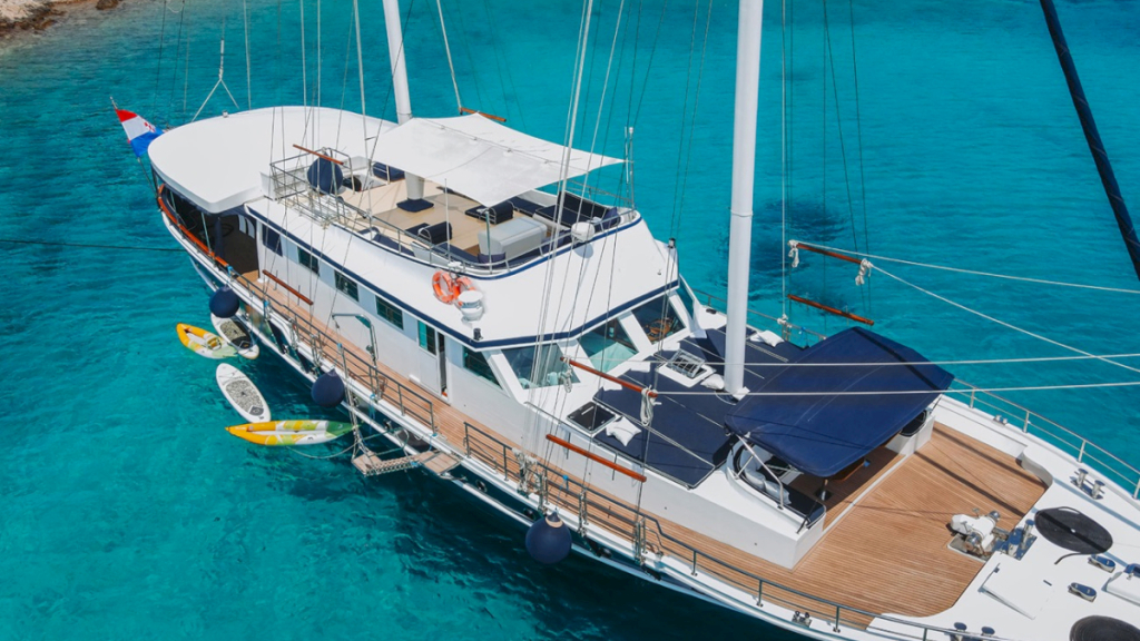 contact-yachts-aurum_0032