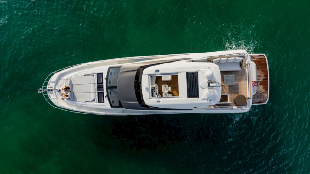 contact-yachts-bazinga_0005