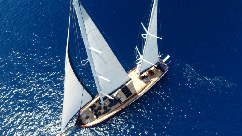 contact-yachts-blue-eyes_0010