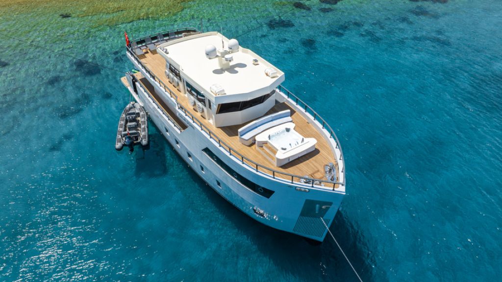 contact-yachts-calm-down_0024