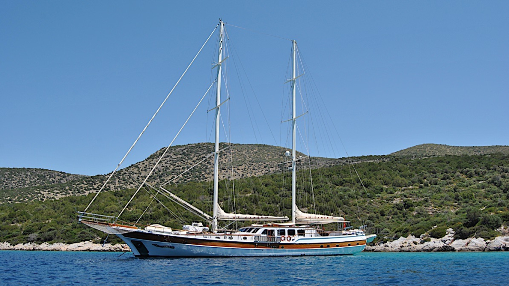 Luxury charter gulet yacht CANER IV sailing in Greece and Turkey with Contact Yachts_4