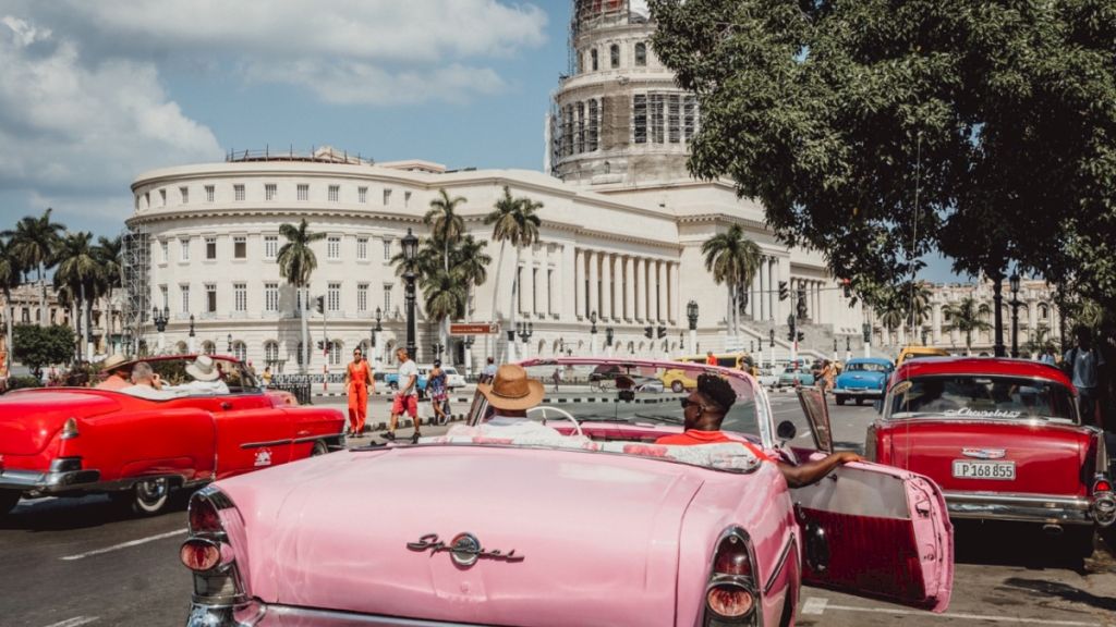 contact-yachts-caribbean_0001