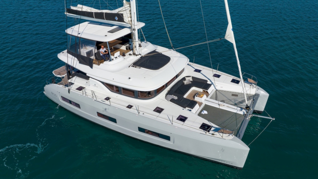 contact-yachts-champagne-please_0028