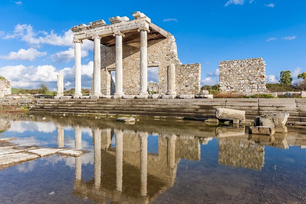 contact-yachts-chartering-a-yacht-in-turkey-is-easy-003