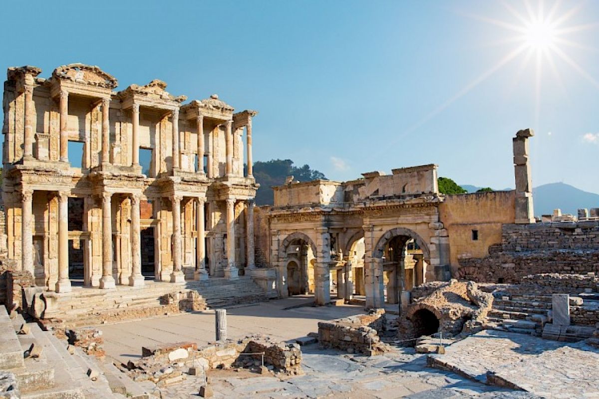 contact-yachts-chartering-a-yacht-in-turkey-is-easy-005