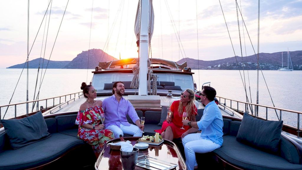 contact-yachts-cobra-king-019