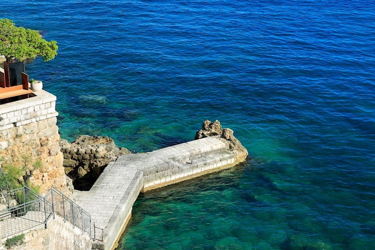 contact-yachts-exploring-croatia-the-game-of-thrones-itinerary-on-board-james-bond-yacht-017