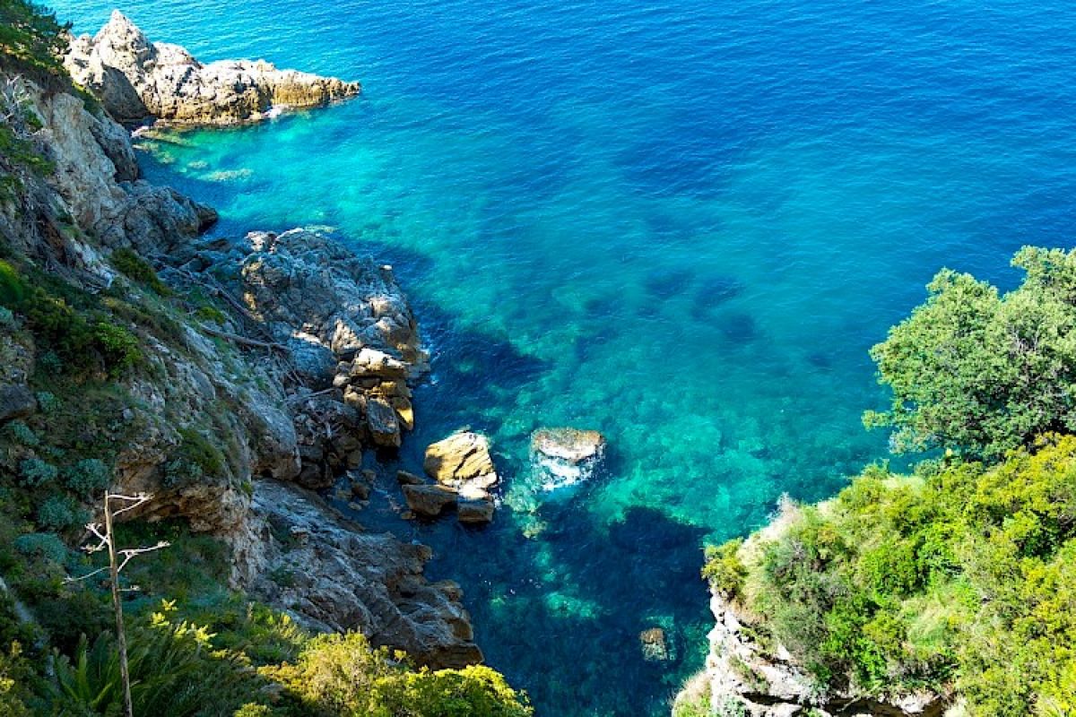 contact-yachts-exploring-croatia-the-game-of-thrones-itinerary-on-board-james-bond-yacht-018