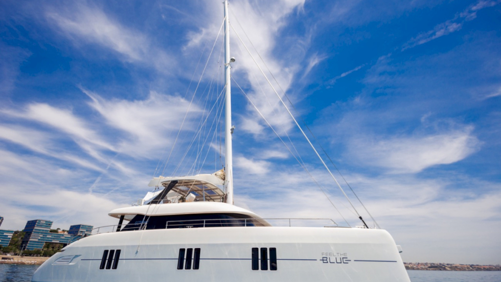 contact-yachts-feel-the-blue_0004