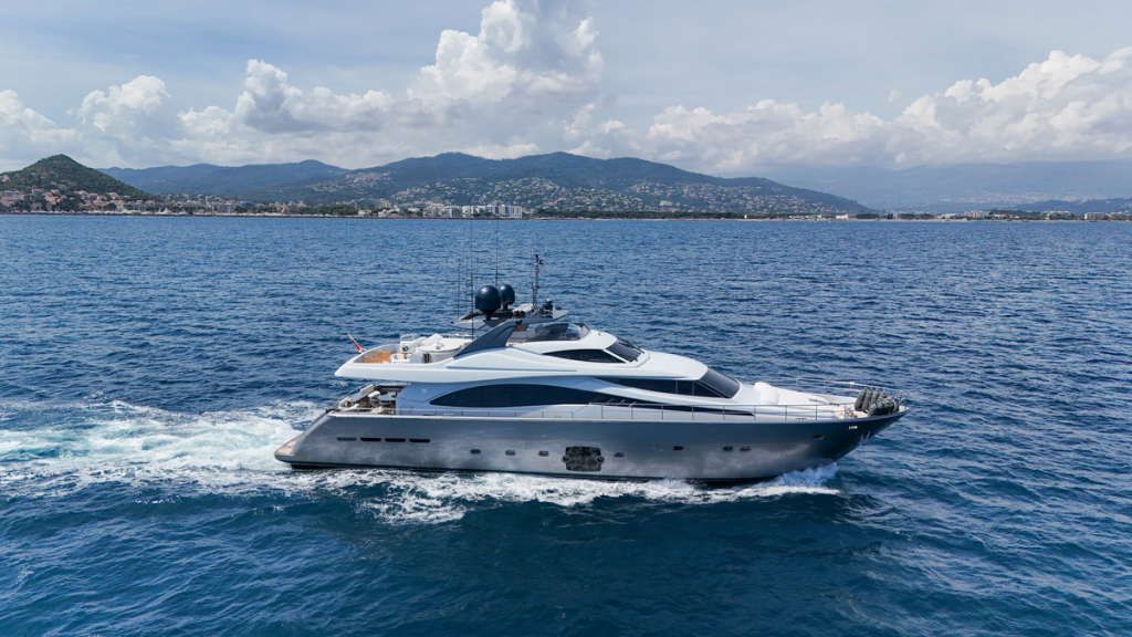 contact-yachts-ferretti-881_0003