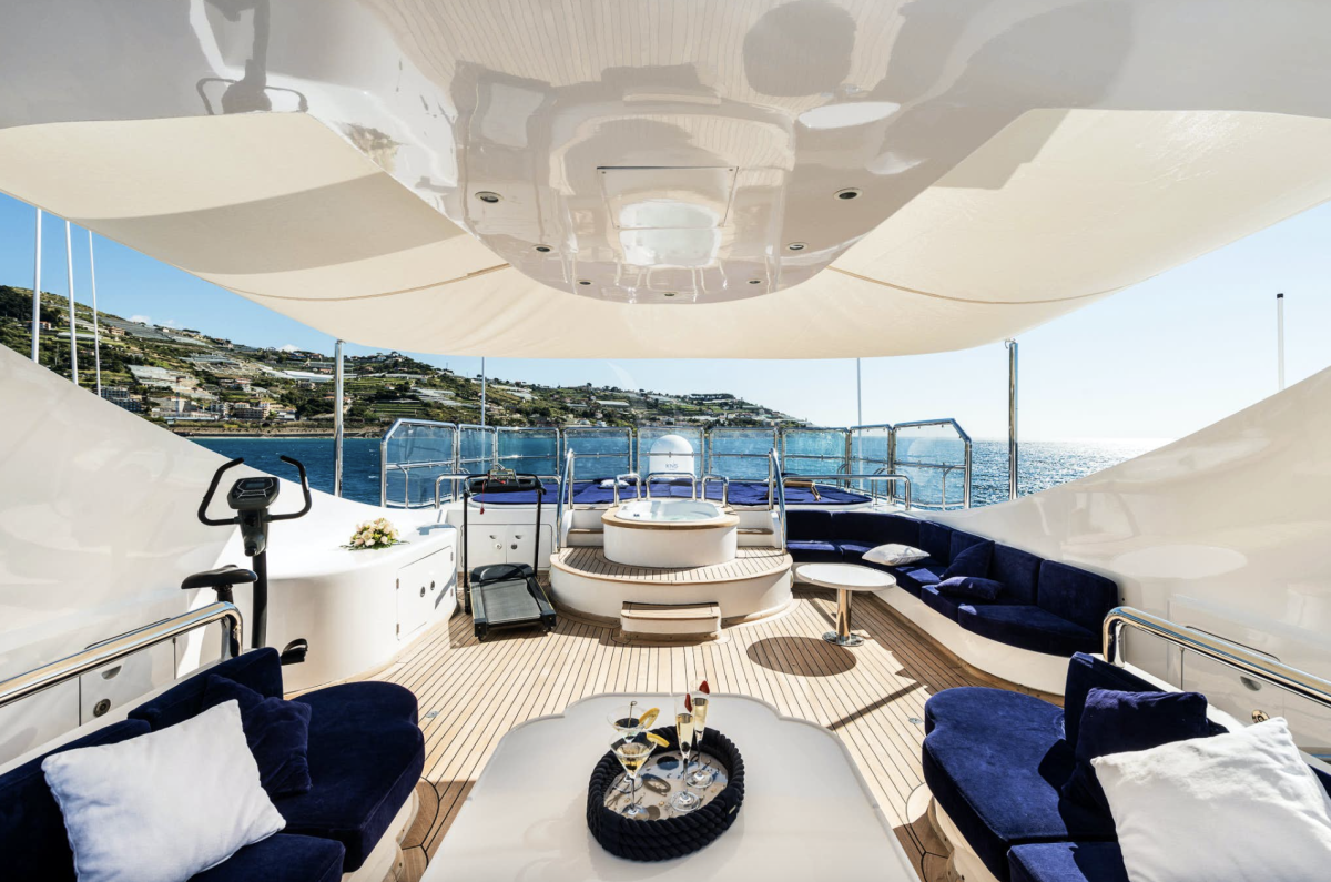 contact-yachts-filicudi_0001