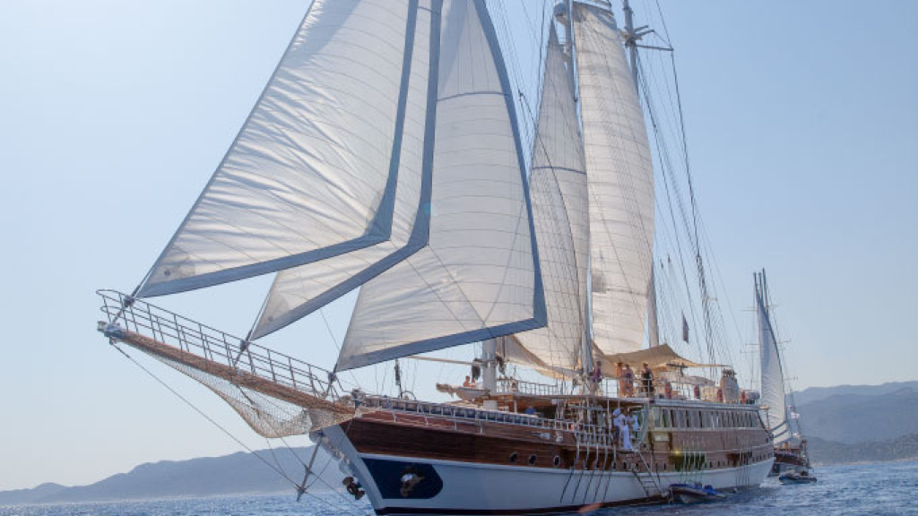 contact-yachts-grand-admiral_0002