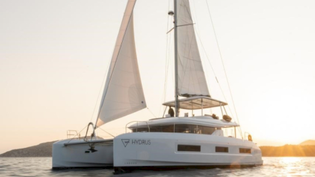 contact-yachts-hydrus_0011