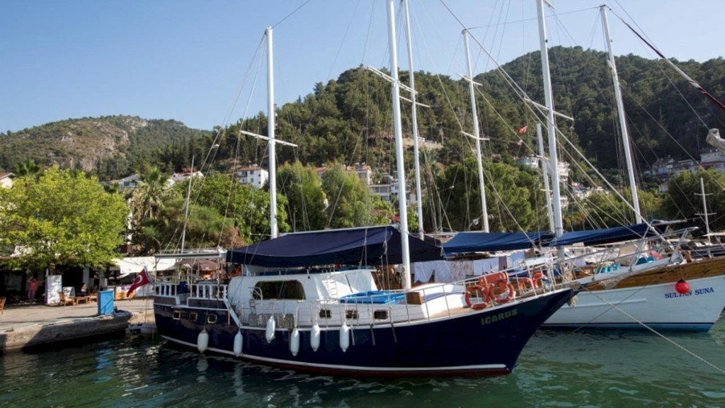 contact-yachts-icarus_0010