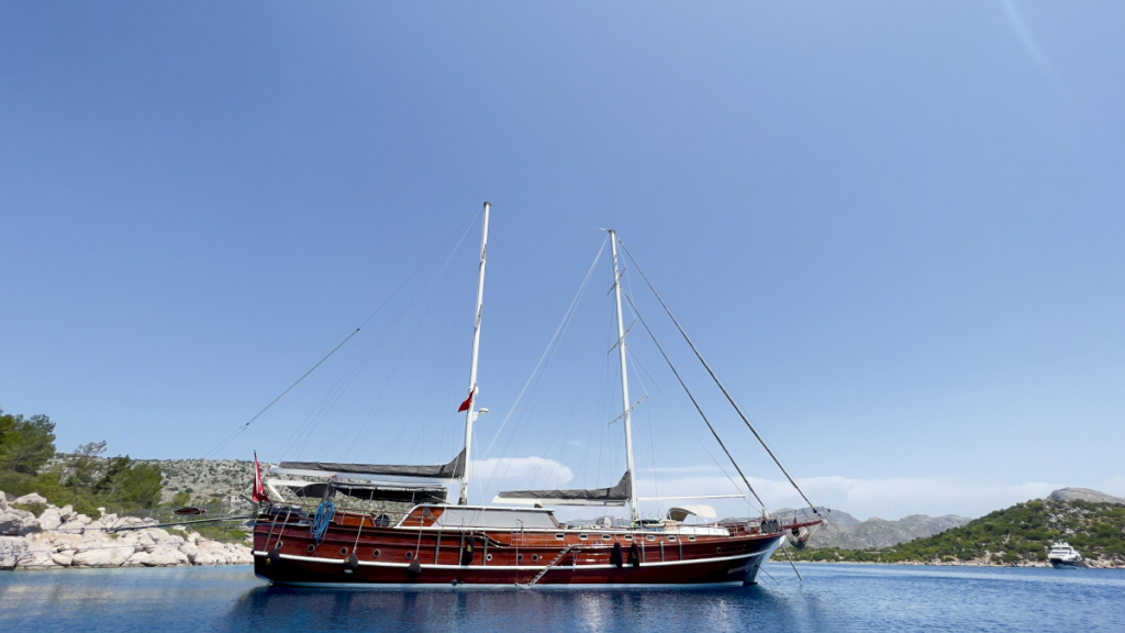 contact-yachts-kaptan-mehmet-bugra_0001