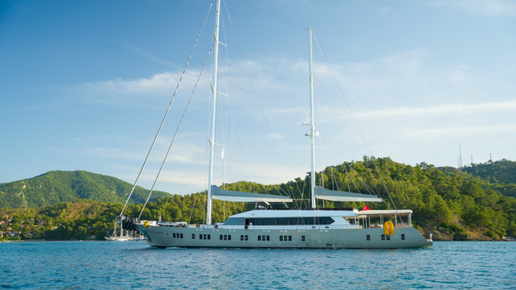 contact-yachts-king-of-the-sea_0040