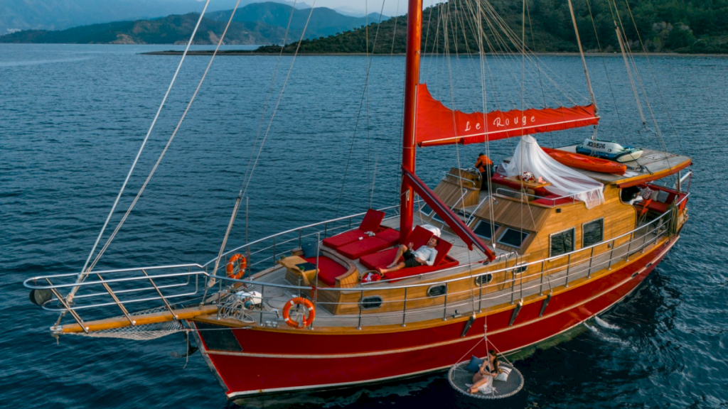 contact-yachts-le-rouge_0005