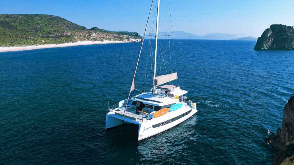 contact-yachts-leonora_0001