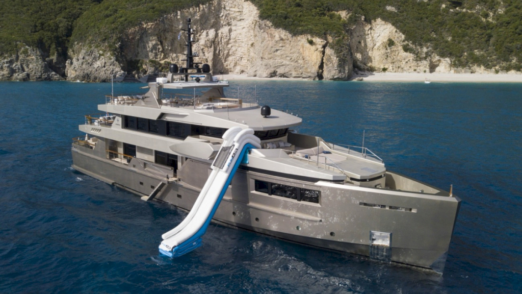 contact-yachts-maverick_0014