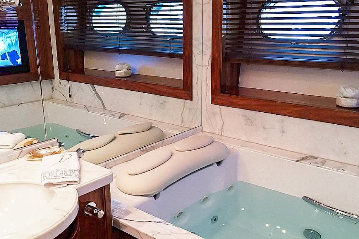 contact-yachts-myba-charter-show-2018-027