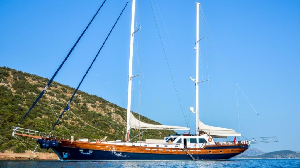 Luxury charter gulet yacht Papa Joe sailing in Italy, Croatia, Greece, Montenegro with Contact Yachts_1