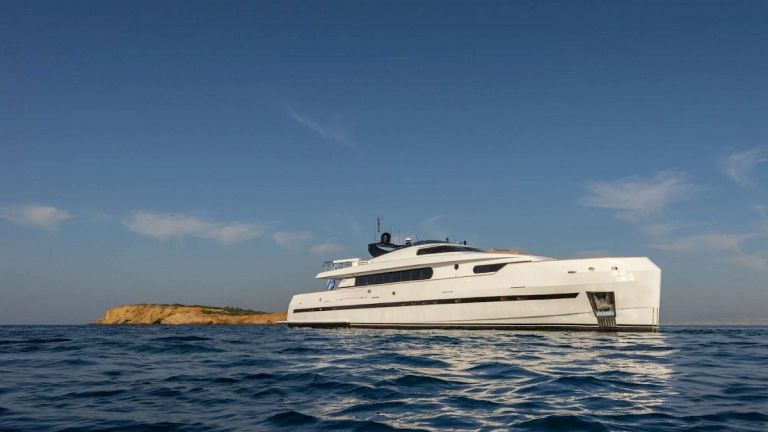 motor yachts for rent greece