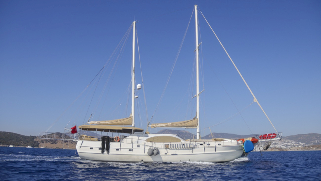 contact-yachts-queen-of-sea_0002