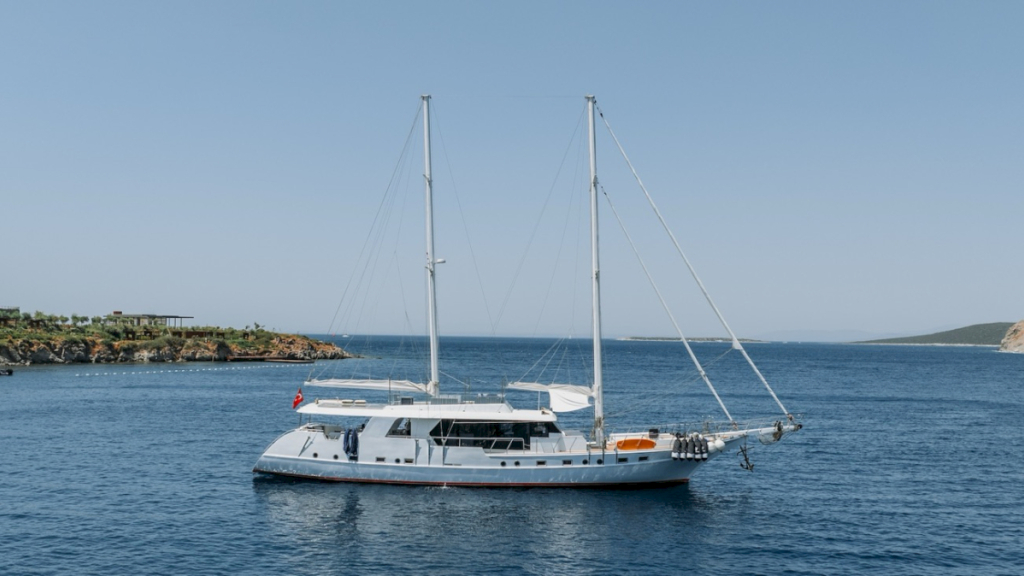 contact-yachts-s4_0001